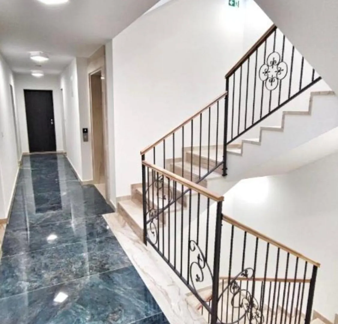 Regal Splendor Apartments Σπλιτ